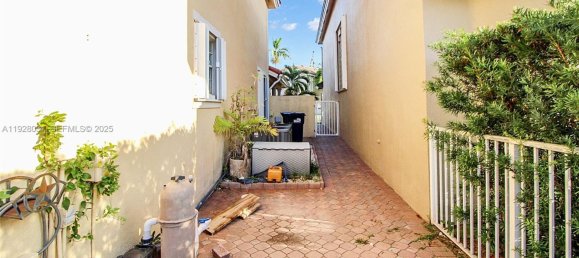 4 dormitorios villa en venta en Miami, Miami-Dade, Florida, USA № 615160 5