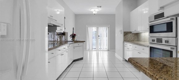 4 dormitorios villa en venta en Miami, Miami-Dade, Florida, USA № 615160 22