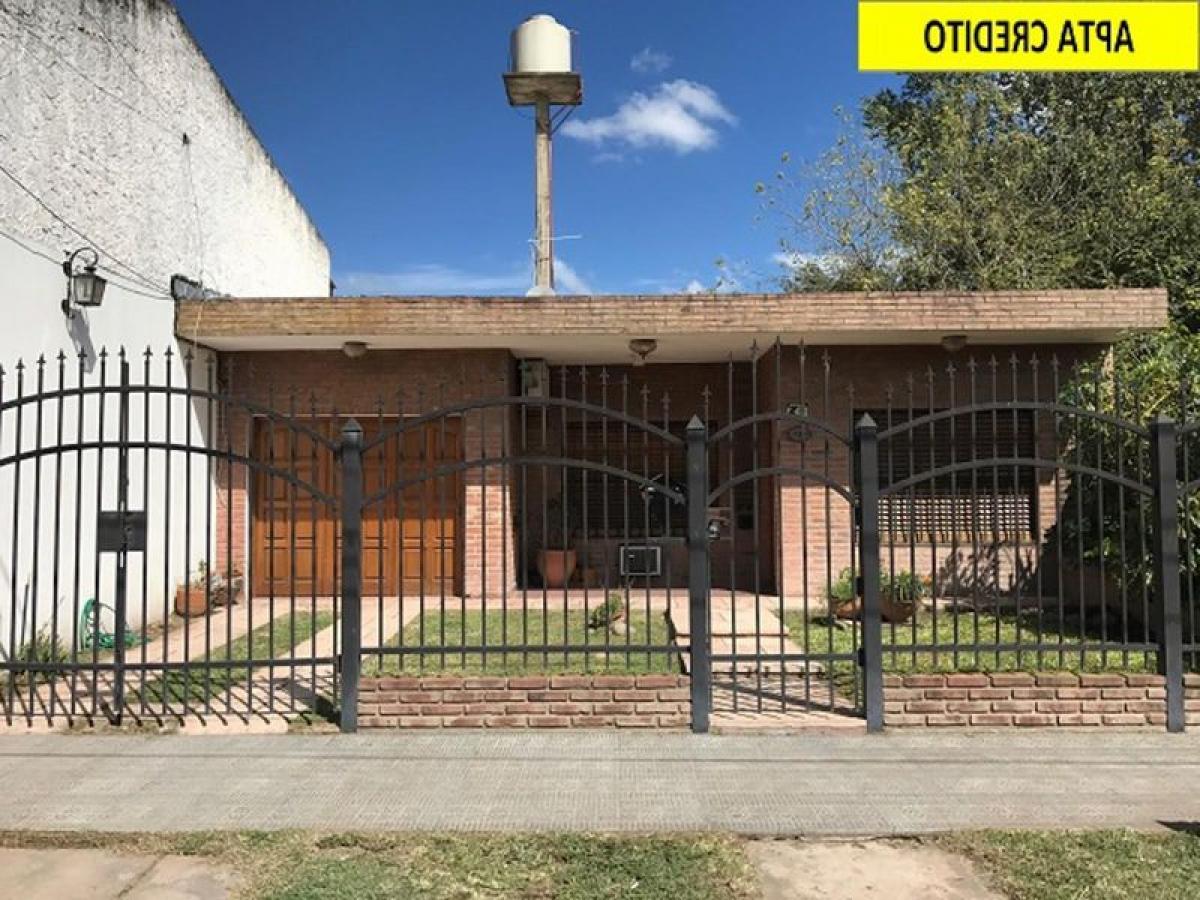 3 bedrooms House in Moreno, Argentina No. 68490