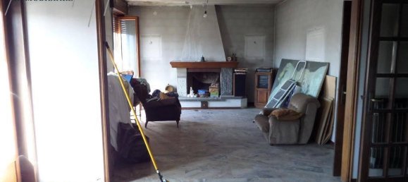 Дом с 5 комнатами в Кастельветро Пьячентино, Италия № 118373 4