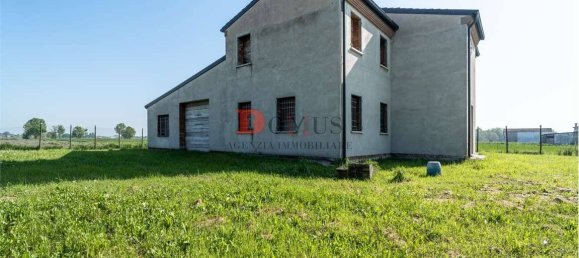 4 bedrooms Villa in Quistello, Italy No. 119488 11