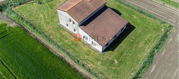 4 bedrooms Villa in Quistello, Italy No. 119488 4