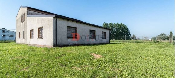 4 bedrooms Villa in Quistello, Italy No. 119488 13