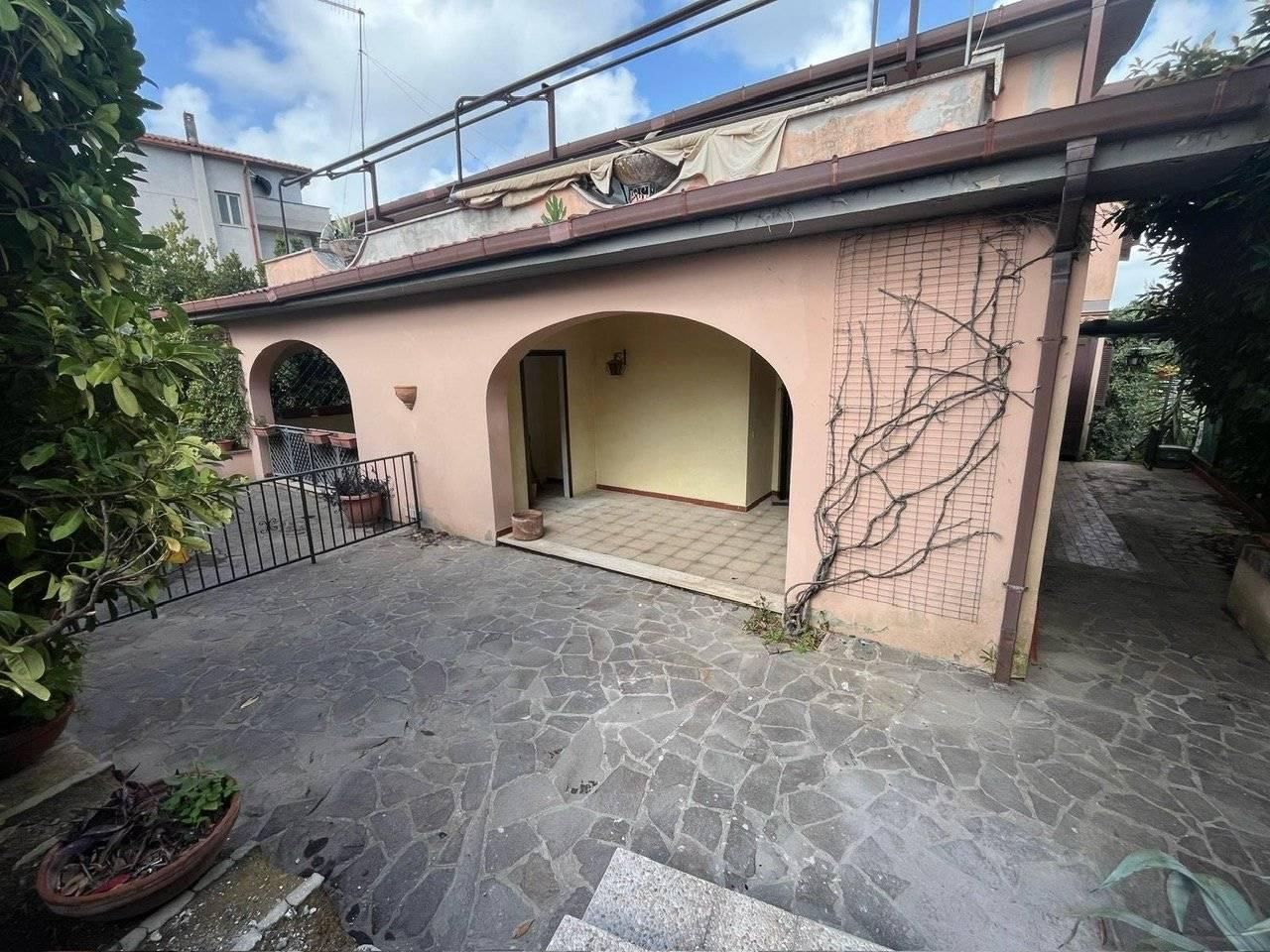 5 rooms Villa in Castelnuovo di Porto, Italy No. 30828
