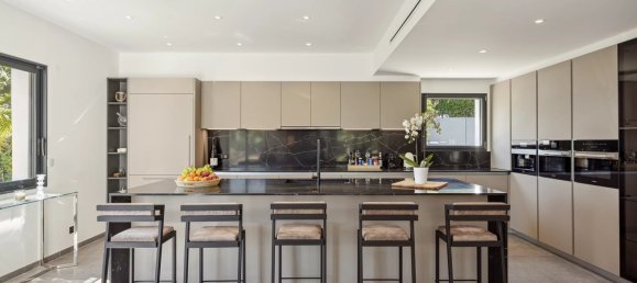 5 bedrooms Villa in La Colle-sur-Loup, France No. 1400 8