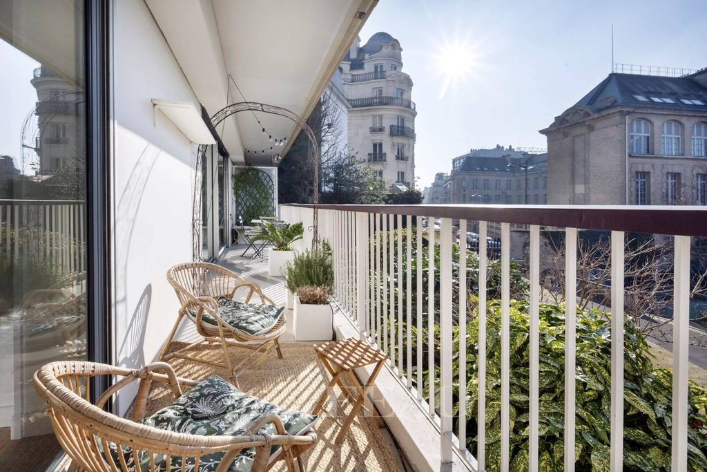 6 bedrooms Apartment in Paris, France No. 137750