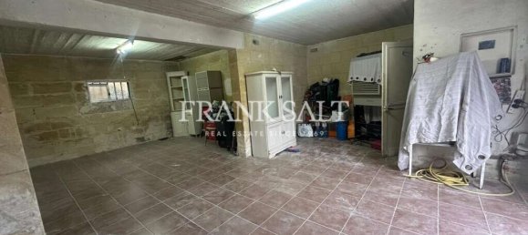  Shop in Saint Paul's Bay, Malta No. 13234 2