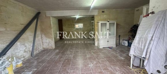  Shop in Saint Paul's Bay, Malta No. 13234 4