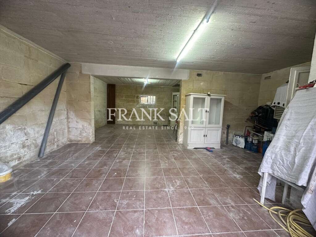  Shop in Saint Paul's Bay, Malta No. 13234