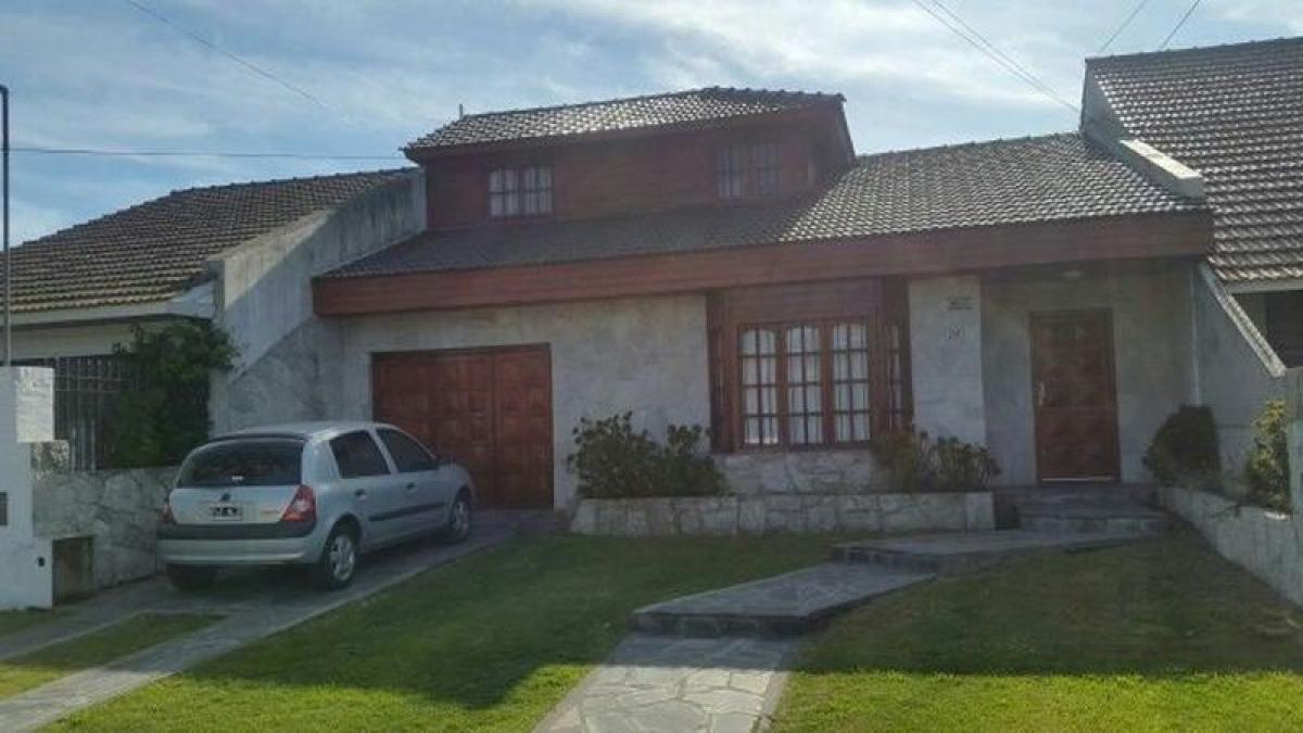 3 bedrooms House in Mar del Plata, Argentina No. 85319