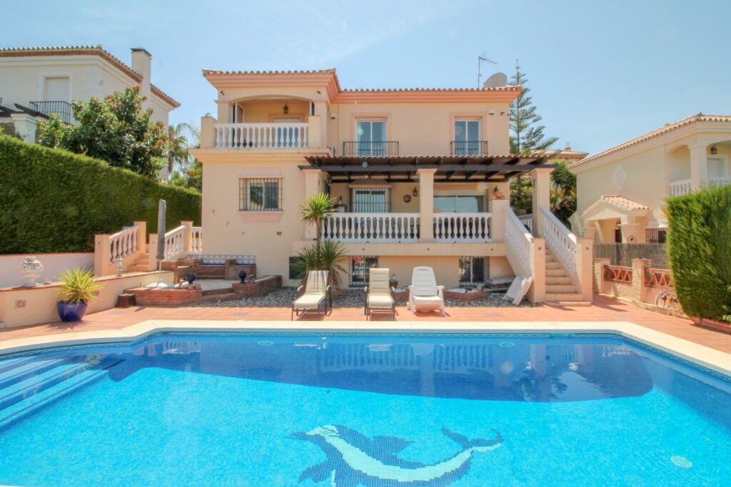 5 bedrooms Villa in Coin, Spain No. 79261