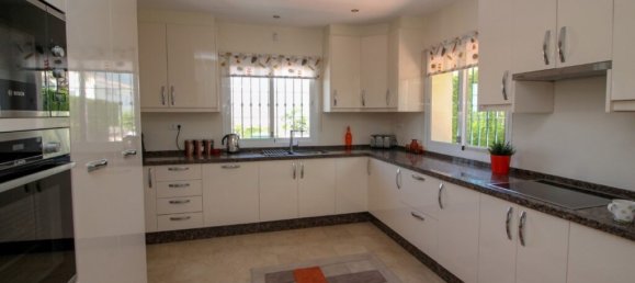 5 bedrooms Villa in Coin, Spain No. 79261 2