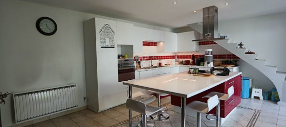 5 bedrooms House in Poissy, France No. 176940 3