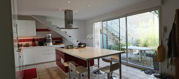 5 bedrooms House in Poissy, France No. 176940 4