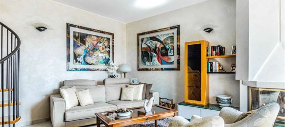 4 Schlafzimmer Wohnung in Verano Brianza, Italy, Nr. 329804 4