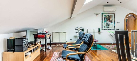4 Schlafzimmer Wohnung in Verano Brianza, Italy, Nr. 329804 17