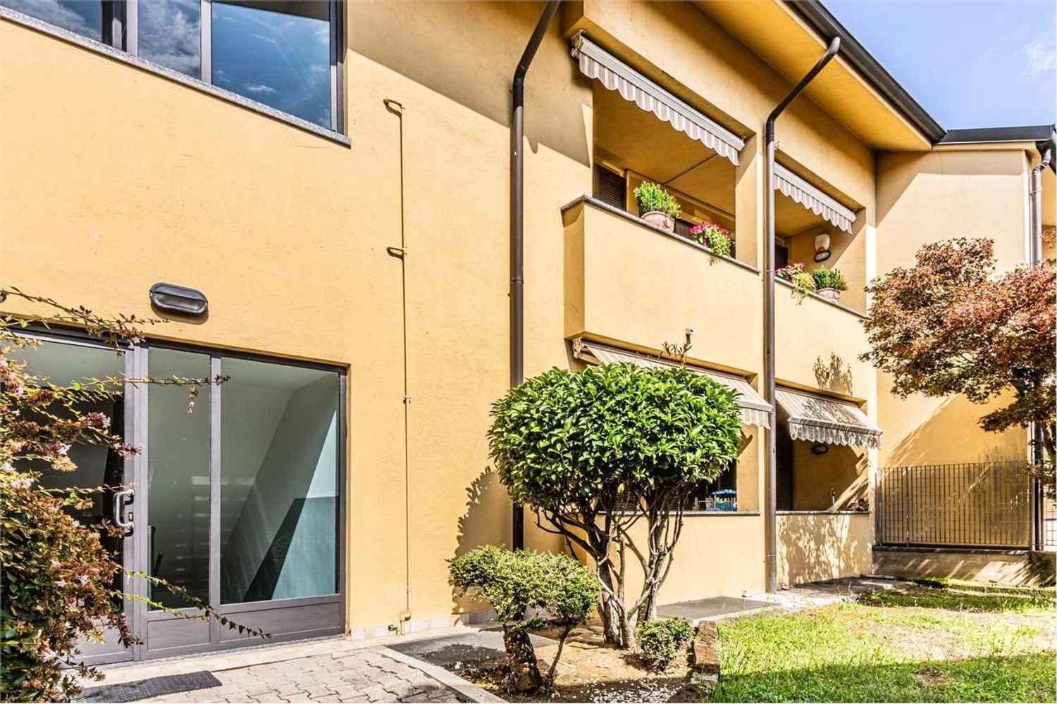 4 Schlafzimmer Wohnung in Verano Brianza, Italy, Nr. 329804