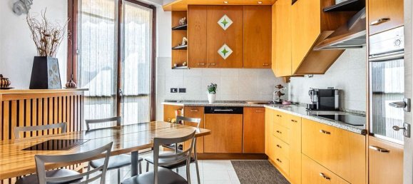 4 Schlafzimmer Wohnung in Verano Brianza, Italy, Nr. 329804 5