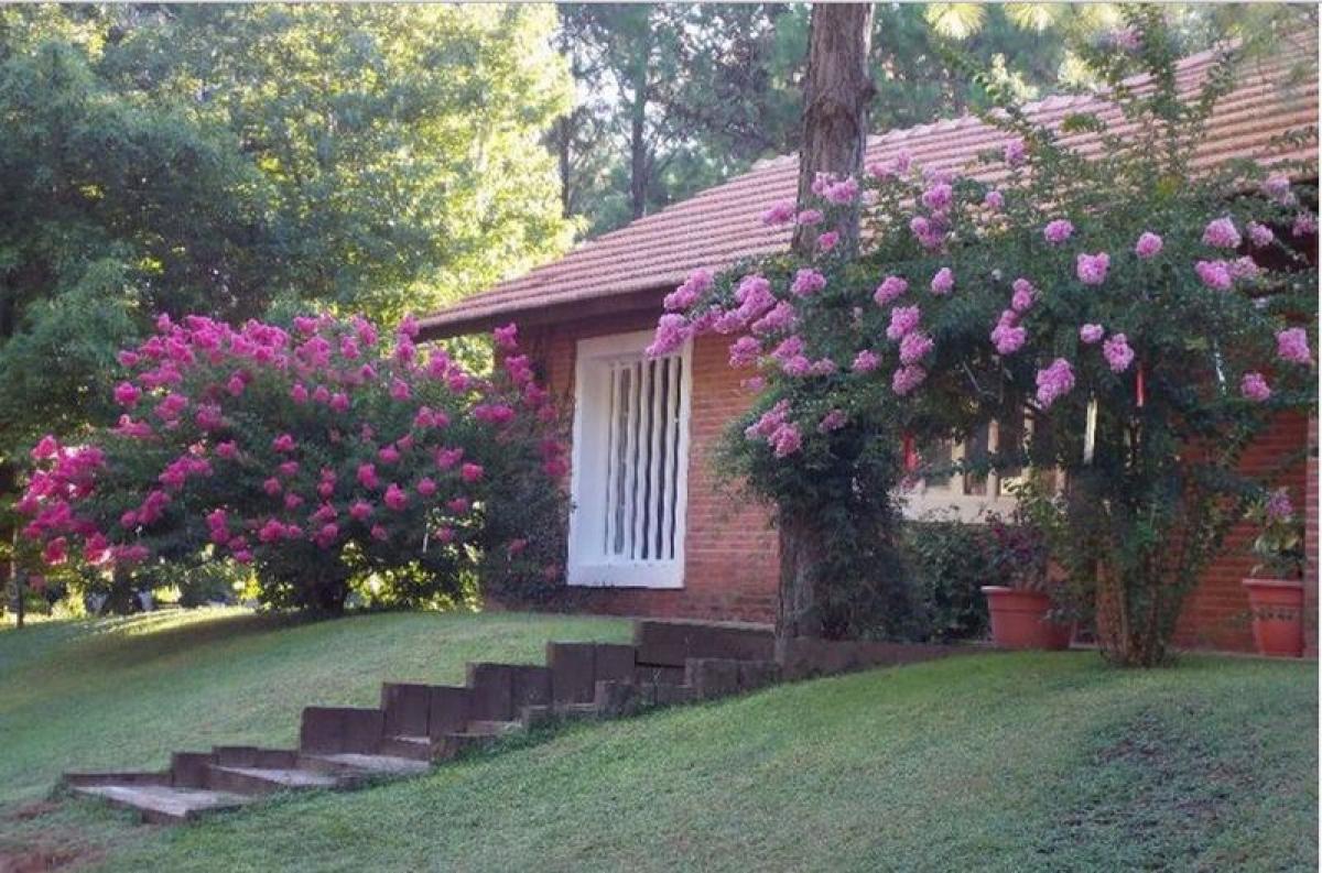 Дом с 5 спальнями в Мар-дель-Плата, Аргентина № 98431