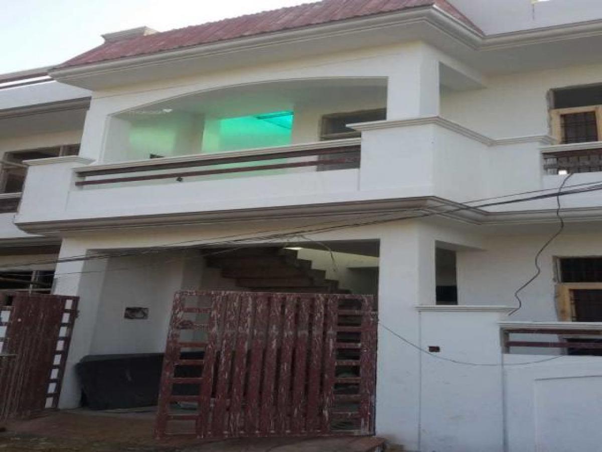 2 bedrooms House in Lucknow, India No. 19311