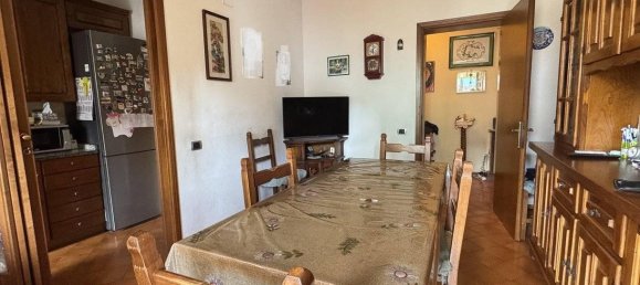 4 rooms Apartment in Santa Maria a Monte, Italy No. 40287 6