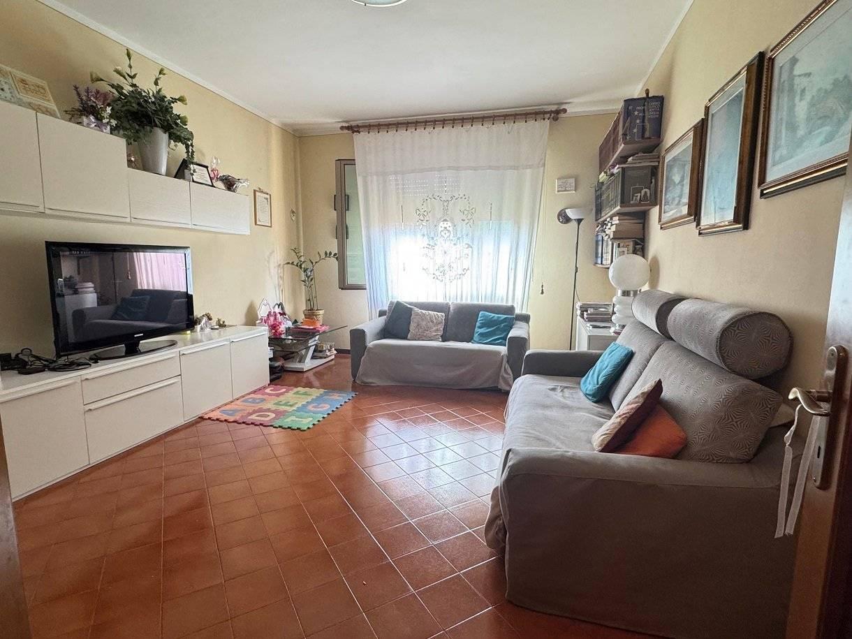 4 rooms Apartment in Santa Maria a Monte, Italy No. 40287
