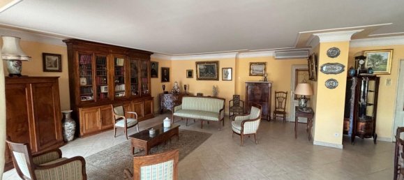4 bedrooms Apartment in Nimes, France No. 342698 3