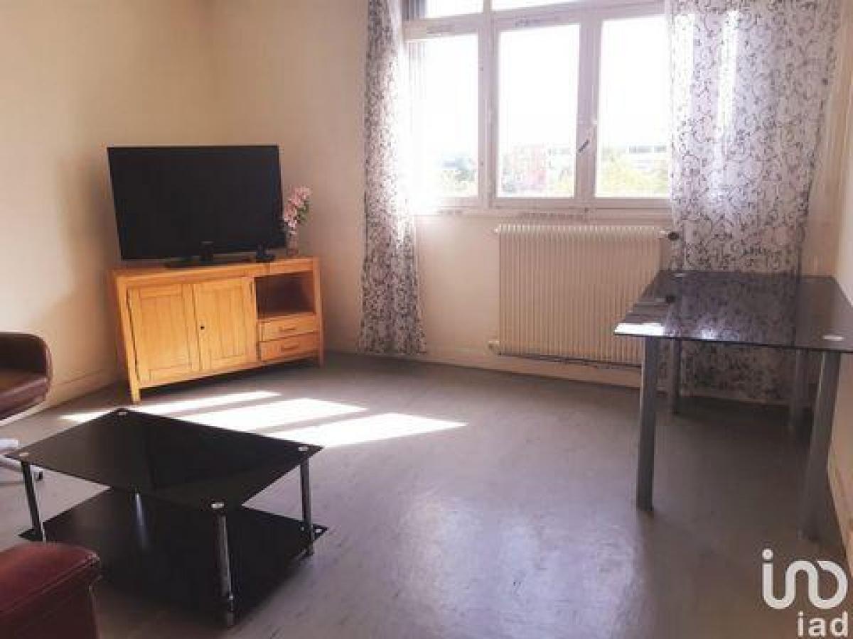 2 bedrooms Condo in Trappes, France No. 9828