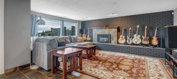 2 bedrooms House in British Columbia, Canada No. 1172 5