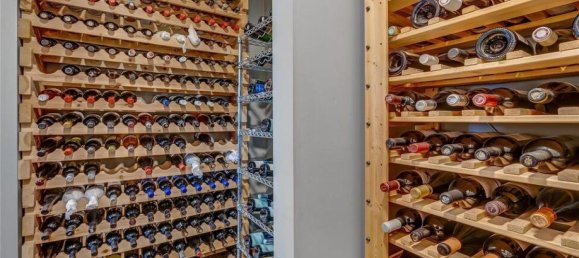 2 bedrooms House in British Columbia, Canada No. 1172 10