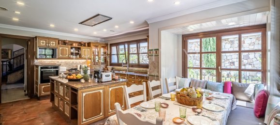 6 bedrooms Villa in Marbella, Spain No. 111393 8