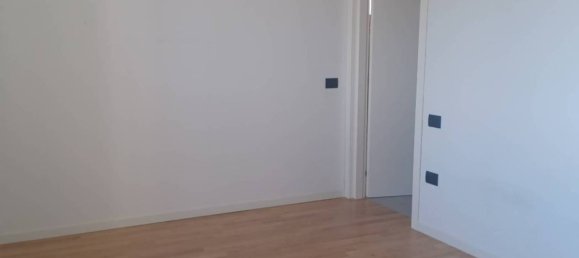 2 bedrooms Apartment in Parma, Italy No. 280807 9