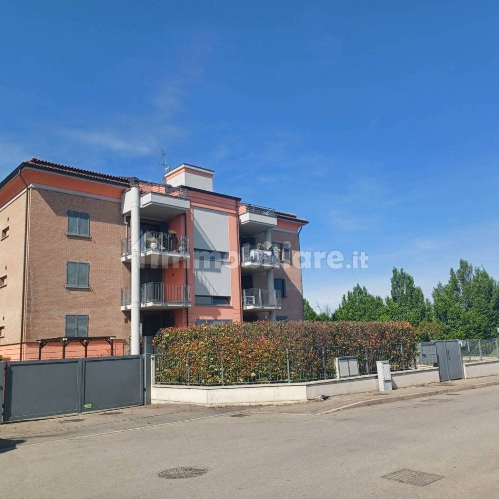 2 bedrooms Apartment in Parma, Italy No. 280807