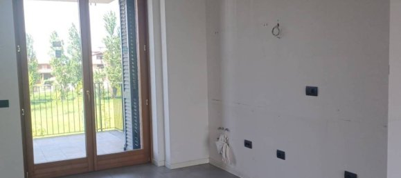 2 bedrooms Apartment in Parma, Italy No. 280807 4