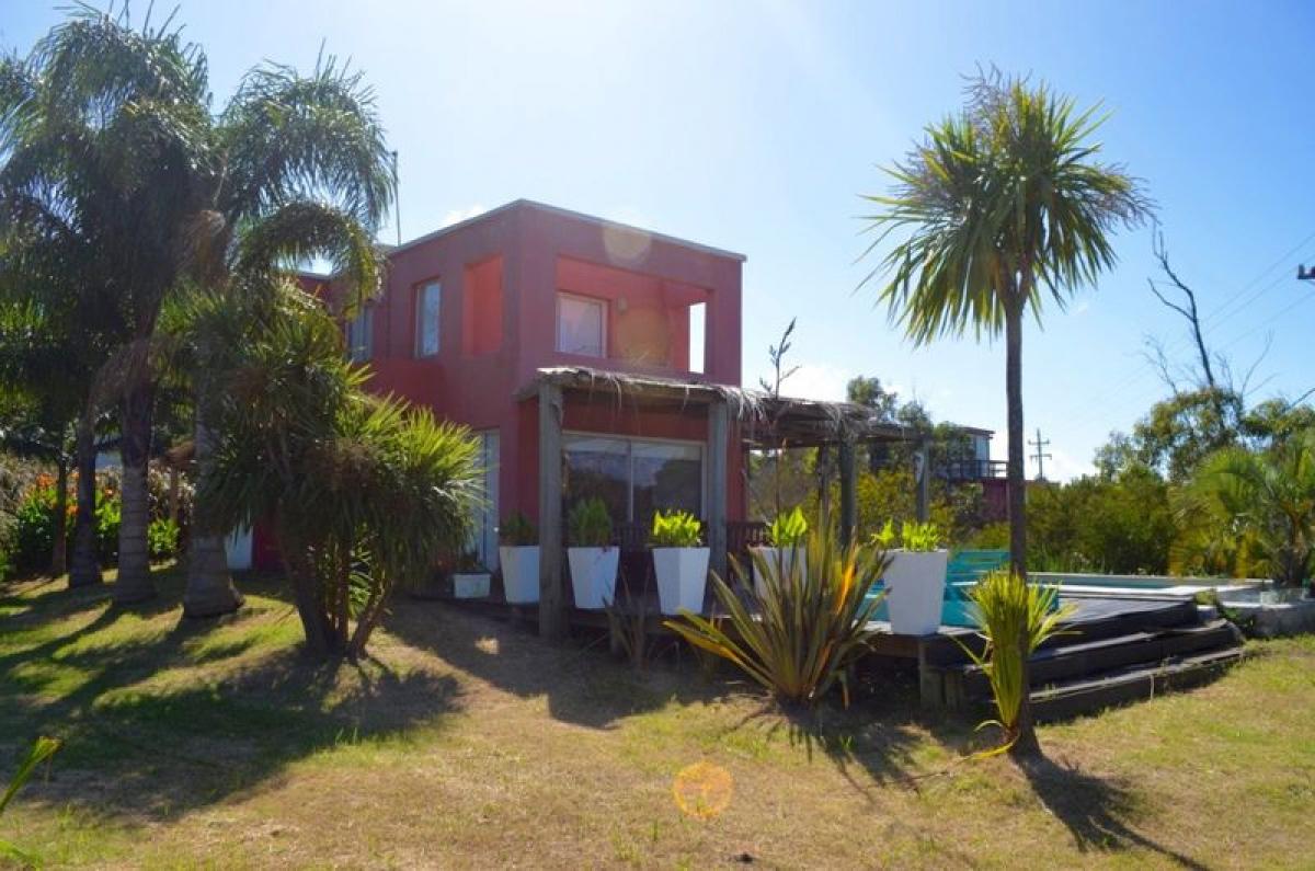 3 bedrooms House in Maldonado, Uruguay No. 2050