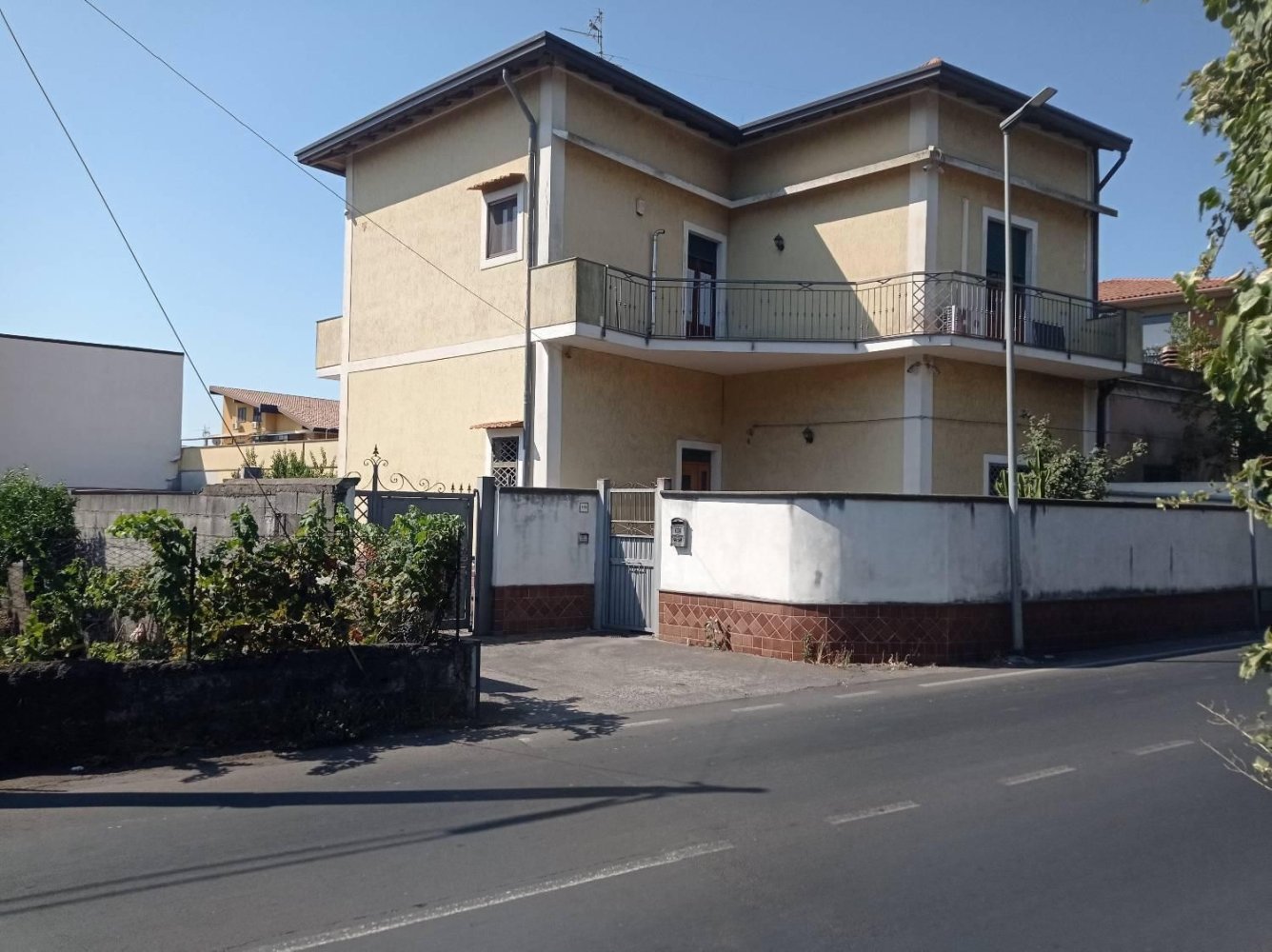 Villa de 5 dormitorios en Mascalucia, Italy No. 324635