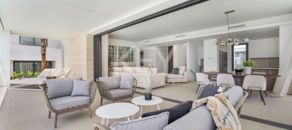 6 bedrooms Villa in Marbella, Spain No. 109023 4