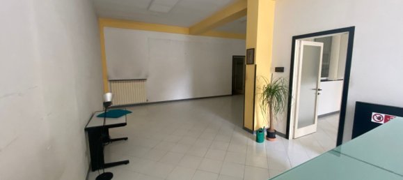 81m² Office in Bastia Umbra, Italy No. 77464 3
