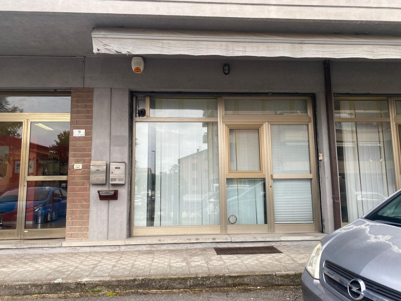 81m² Office in Bastia Umbra, Italy No. 77464