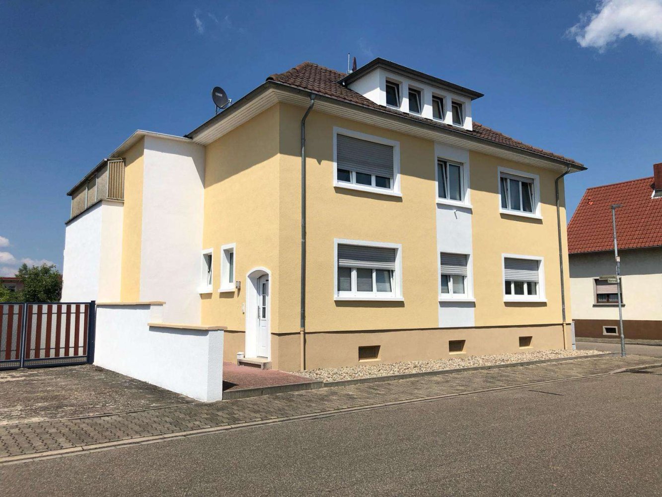 5 bedrooms Townhouse in Karlsruhe, Germany No. 38280