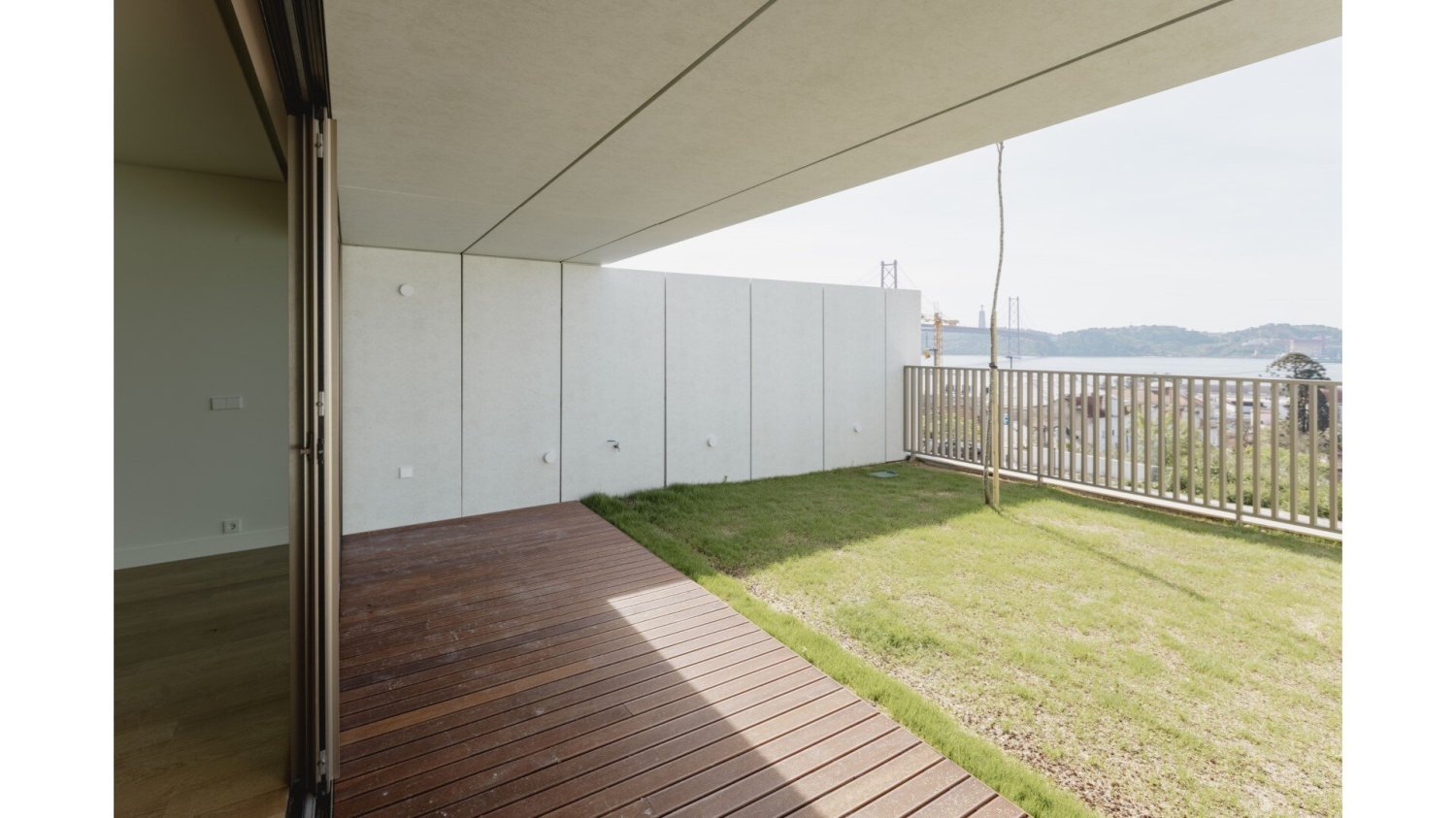 5 bedrooms Villa in Lisbon, Portugal No. 250578