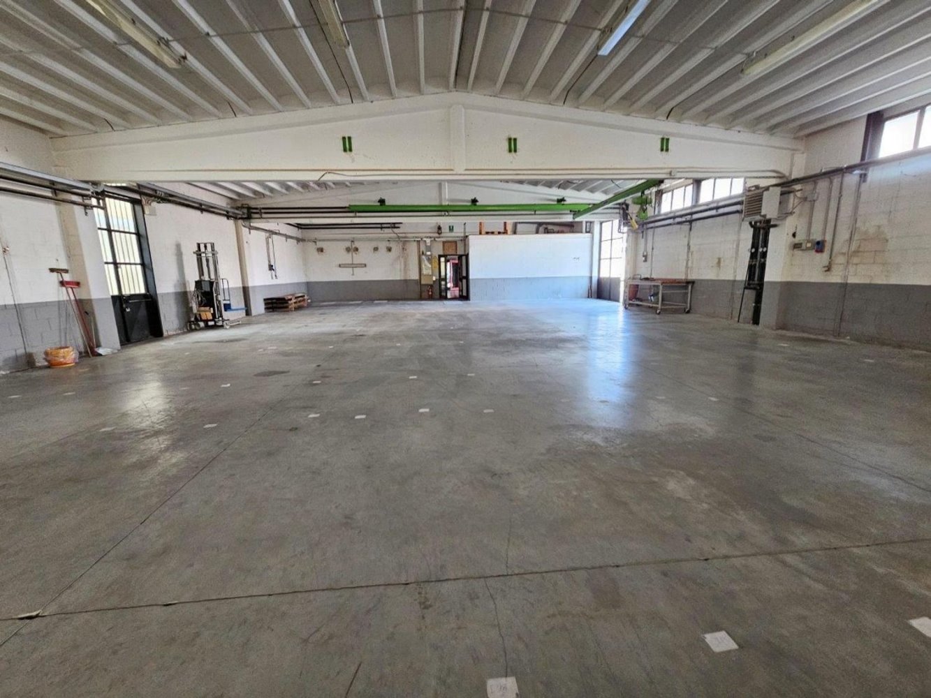 1400m² Warehouse in Castiglione Olona, Italy No. 135315