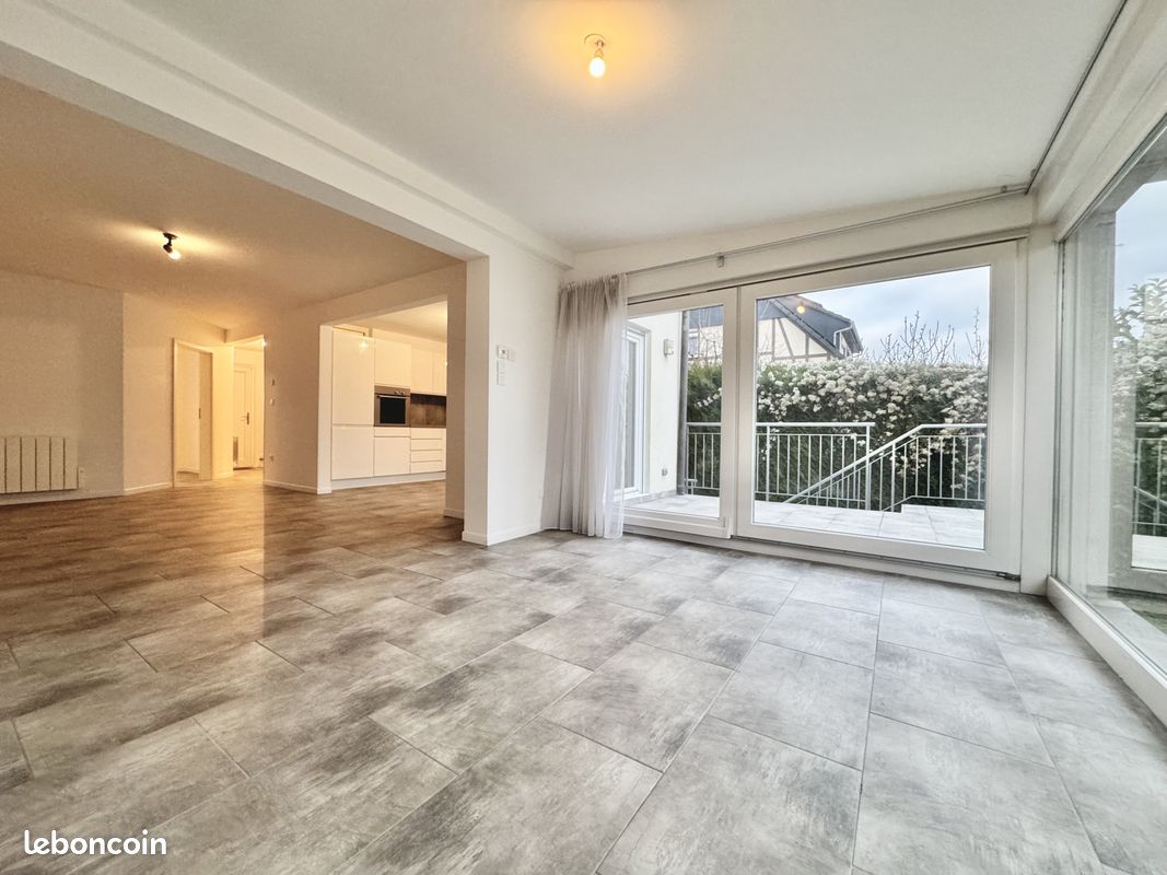 5 chambres Maison à Saint-Louis, France No. 51605