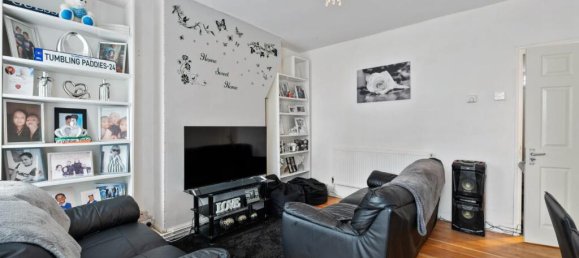 2 bedrooms Apartment in London, United Kingdom No. 12568 3