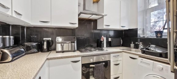 2 bedrooms Apartment in London, United Kingdom No. 12568 2