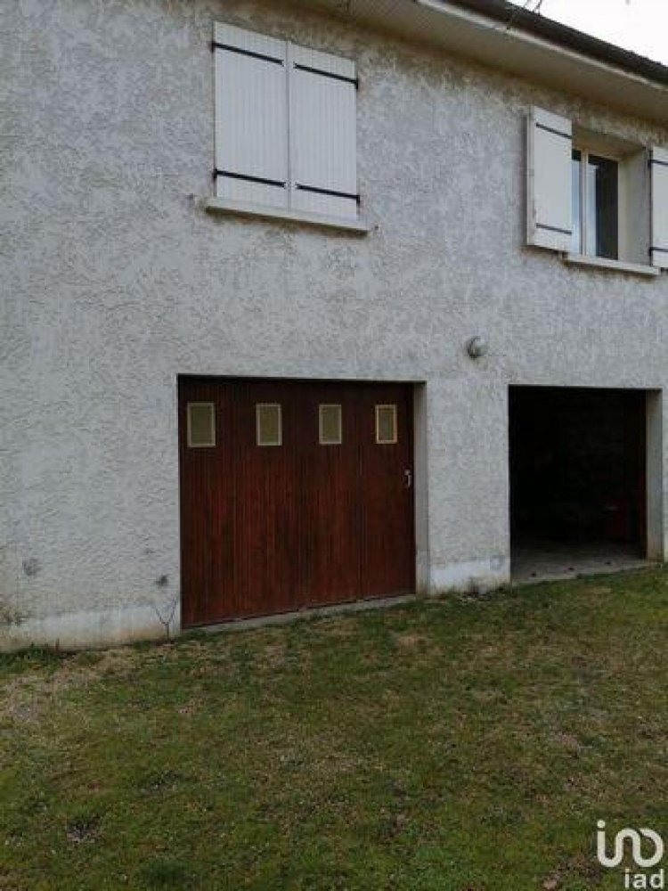 4 bedrooms House in Poitiers, France No. 22898