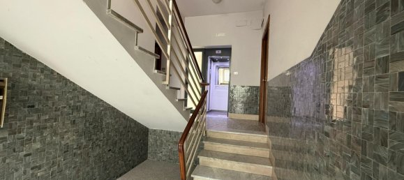 5 bedrooms Apartment in Benevento, Italy No. 325451 2
