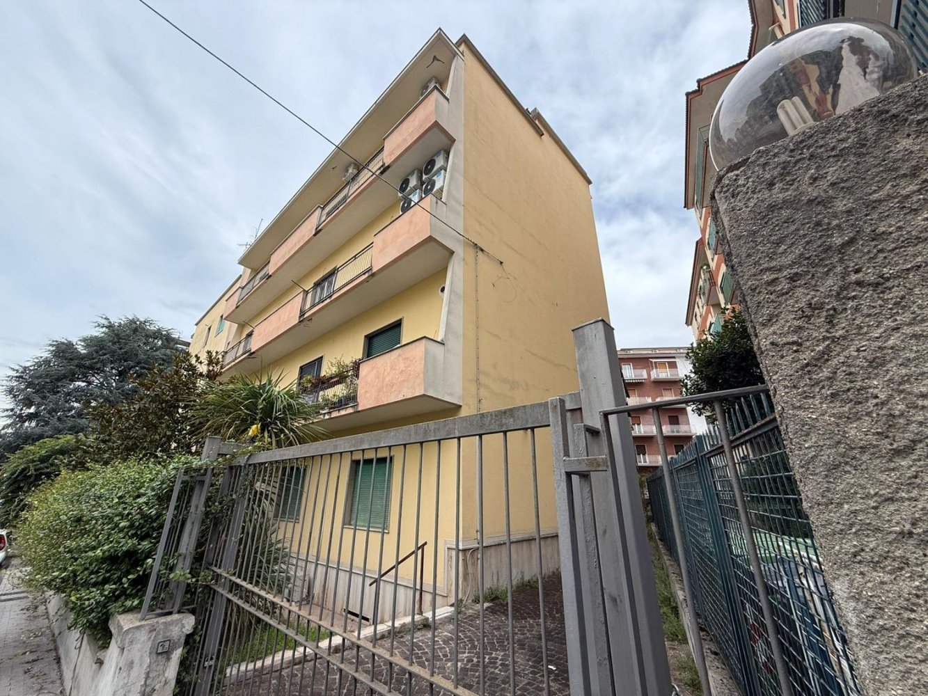 5 bedrooms Apartment in Benevento, Italy No. 325451