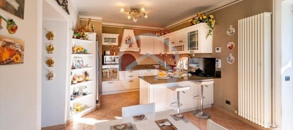 6 rooms Villa in Barga, Italy No. 168993 4