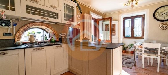 6 rooms Villa in Barga, Italy No. 168993 5